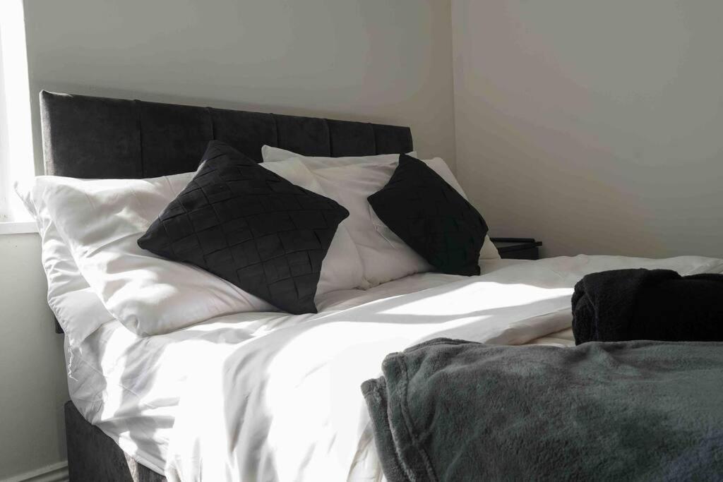 Stunning Two Bed City Centre Apartment Leeds  Extérieur photo