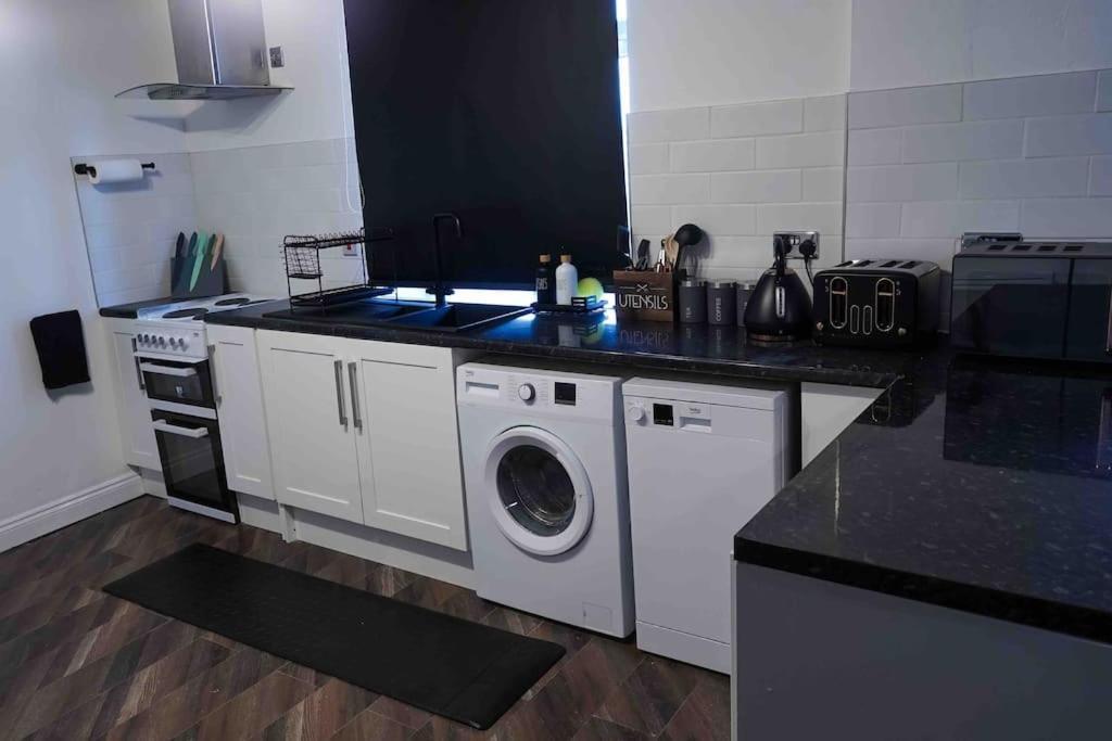 Stunning Two Bed City Centre Apartment Leeds  Extérieur photo